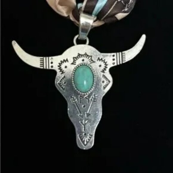 Turquoise Bull Pendant on Silk Scarf Necklace/Twillie in FP Bag NWOT - Picture 6 of 7
